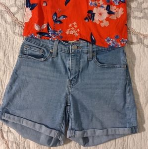 Levis Original Womens Mid Length Denim Shorts, size 25.